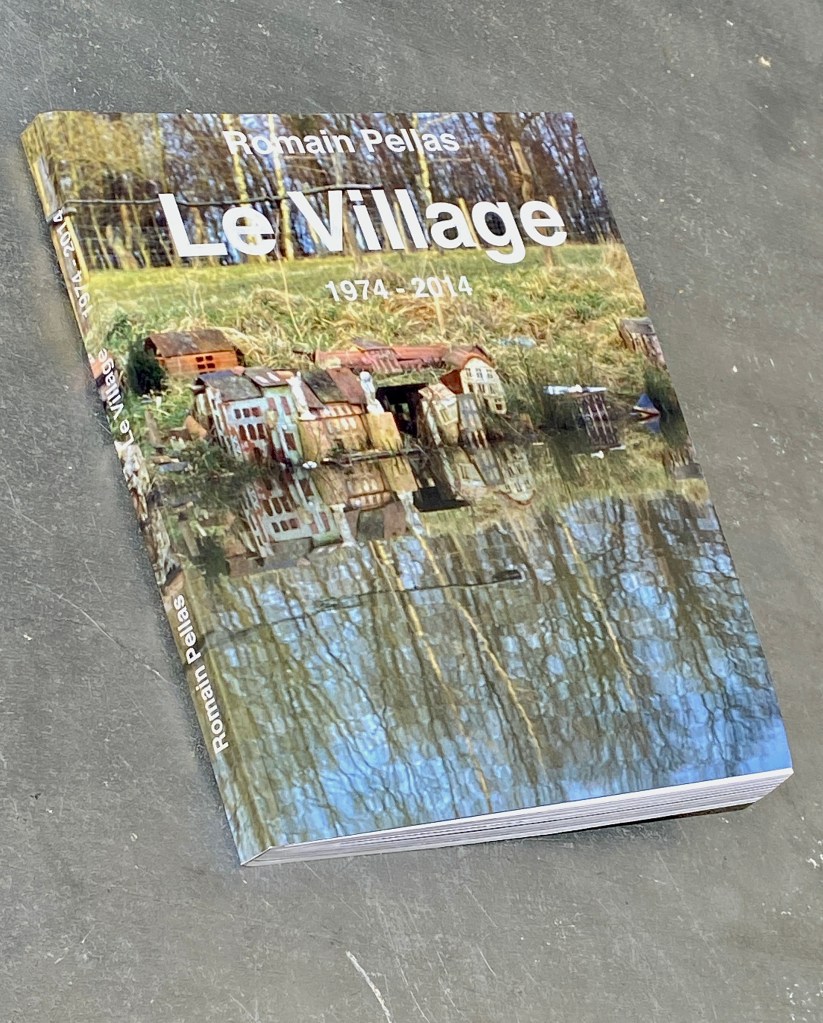 Cette image a un attribut alt vide ; le nom du fichier est livre-22le-village22.jpg